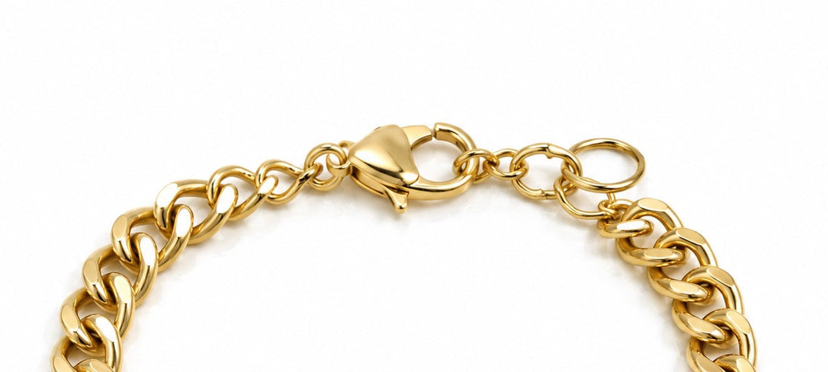 Necklace clasp shown up close
